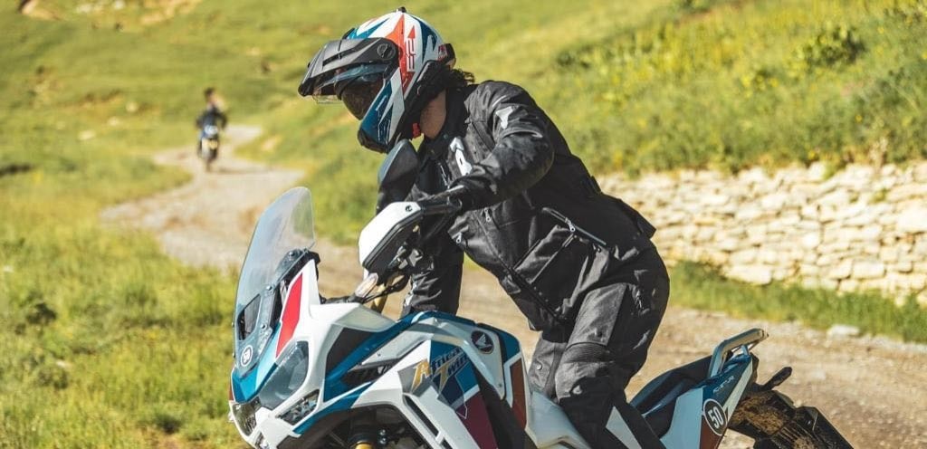 Schuberth E2: l’Adventure apribile